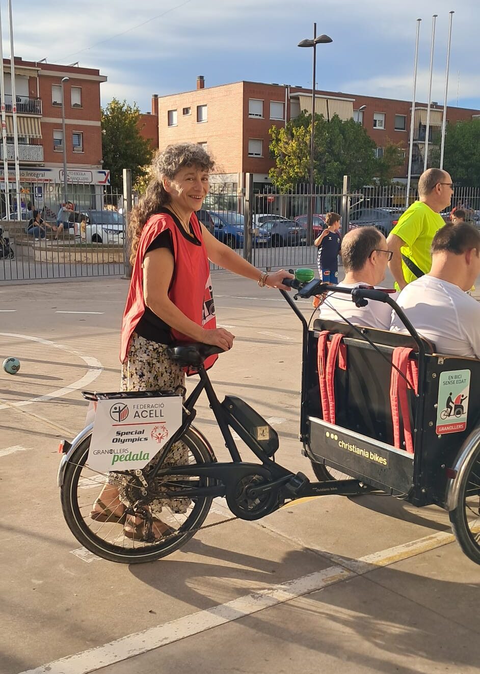 Els tricicles d’En Bici Sense Edat Granollers acompanyen els rellevistes de la torxa dels Special Olympics
